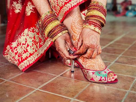 How To Buy Ideal Bridal Footweartips To Buy Ideal Bridal Footwear जल्द बनने वाली हैं दुल्हन तो