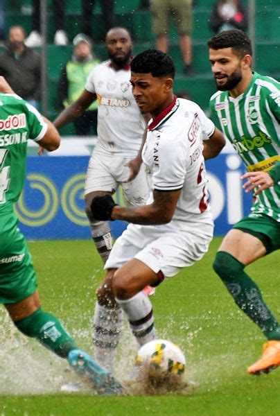 Em partida de poló aquático Juventude vence o Fluminense no Alfredo