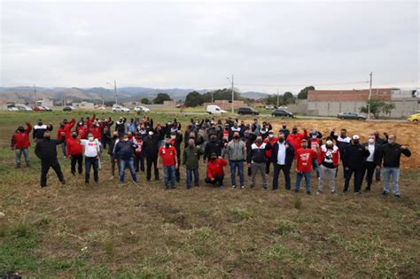 Trabalhadores Da Novelis Fazem Protesto Contra Adicional De Revezamento