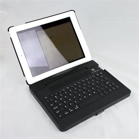 Menotek iPad 2 Case with Detachable Bluetooth Keyboard | Gadgetsin