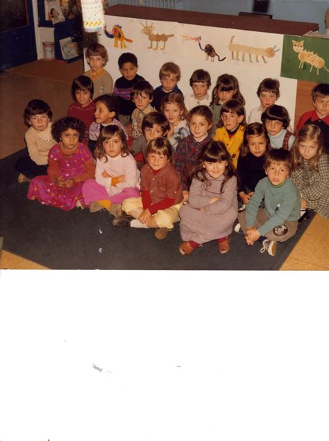 Photo de classe 2 ème section de maternelle de 1979 école Maternelle