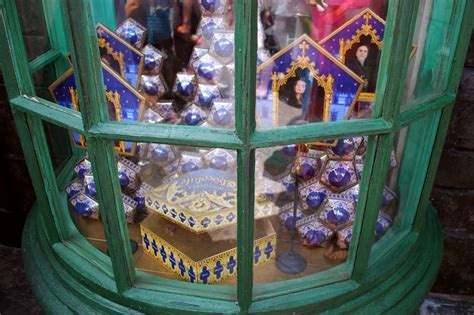 Honeydukes Chocolate Frogs Wizarding World Of Harry Potter Pinter