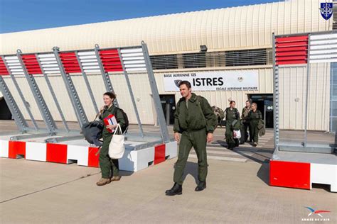 Un équipage Casa de la base aérienne 105 dÉvreux Fauville sengage