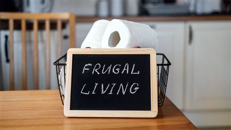 hidup hemat  efektif menekan pengeluaran