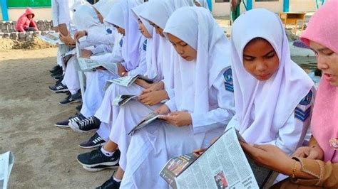 SMKN 1 Jeunieb Bireuen Galakkan Program Literasi Kenduri Baca Koran