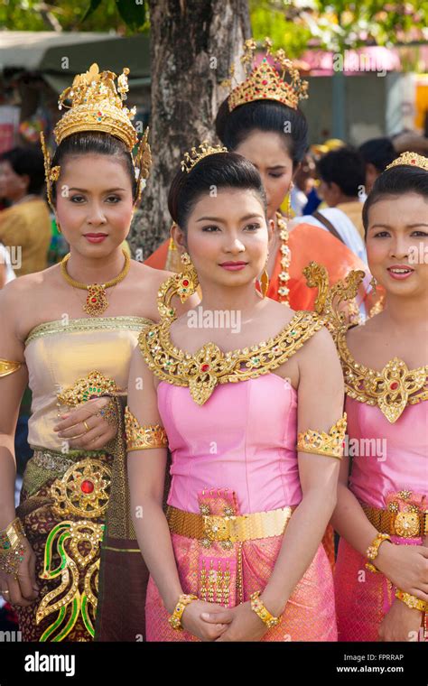 Traditional thai festival hi-res stock photography and images - Alamy