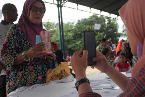 Banjir Bantuan Bansos Cair Mulai Hari Ini Termasuk Pkh Plus Bpnt Dan