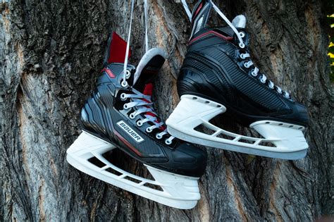 Hockey Skates vs Figure Skates: A Detailed Comparison