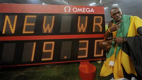 Bolt gana el oro en 200 metros y bate el récord del mundo de Michael