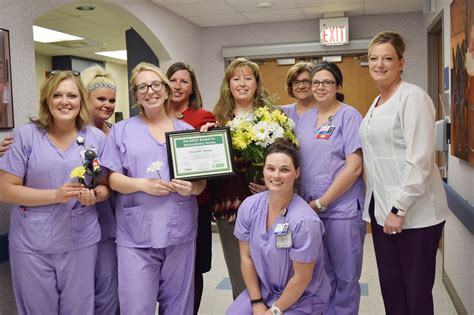 Coxhealth Connection Labor And Delivery Nurses Presented Team Daisy Award