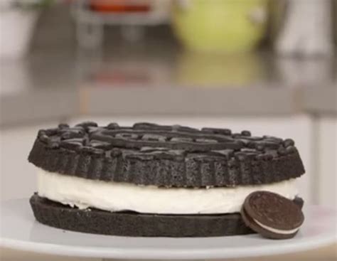 How to Make a Giant Oreo Cookie - Food Fanatic