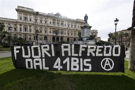 Chi è Alfredo Cospito che centra con gli attacchi alle sedi