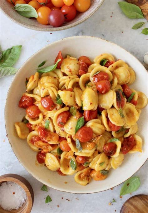 Roasted Cherry Tomato Pasta Recipe • Veggie Society