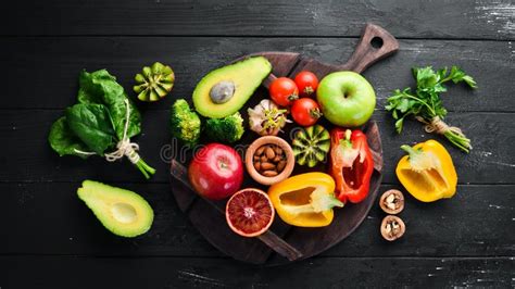 Fruits And Vegetables Containing Fiber Avocados Kiwi Apple Tomatoes