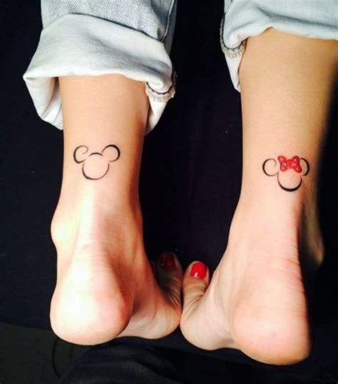 Tatouages pieds notre sélection de 30 motifs canons Tatouage mickey