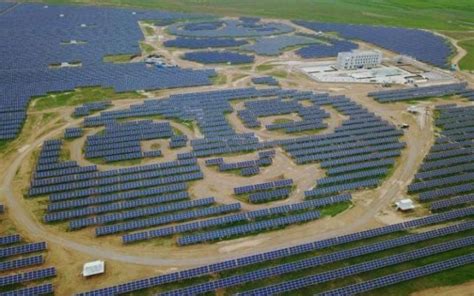 China's Newest Solar Farm Has a Friendly Face