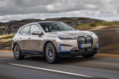 BMW's iX is a flagship electric SUV with 300 miles of range | Engadget