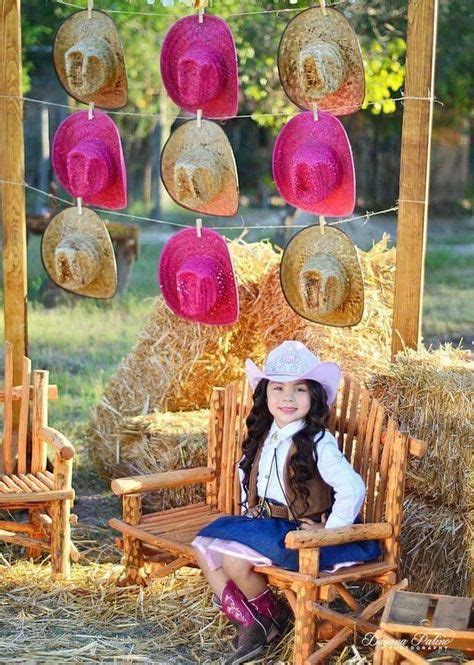 Fiesta De Vaquera Para Niñas In 2020 With Images Cowgirl Birthday