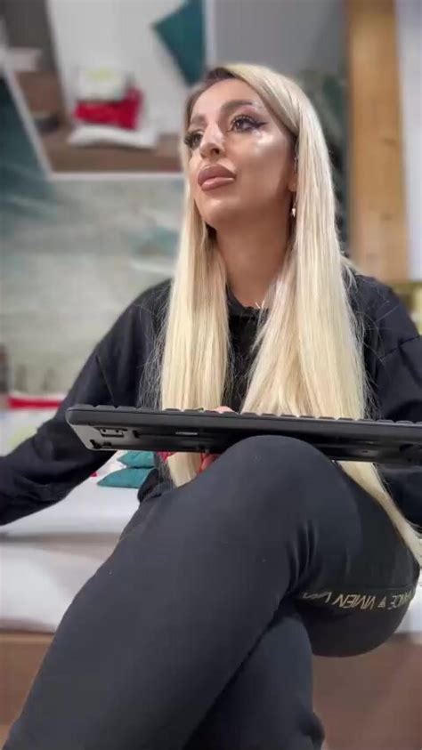 Jessymoore Webcam Video Cute And Horny Live Performer