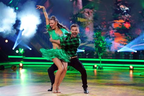 Lets Dance Vernichtende Kritik Ersch Ttert Promi T Nzerin