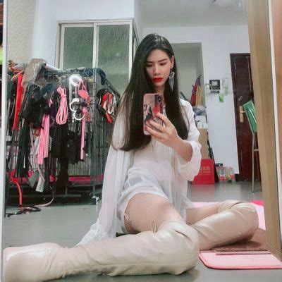 【美脚控社群】足部美学交流vk | 女王恋足艺术鉴赏 | 亚文化爱好者社区