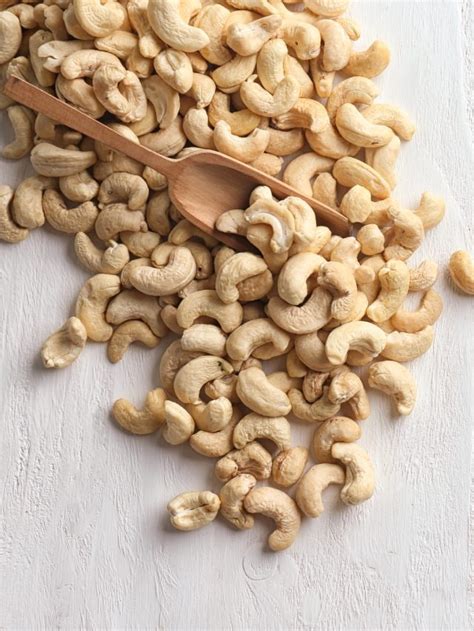 Why should you eat cashews every day? : Healthshots