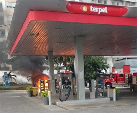 P Rdida Total De Taxi Que Se Incendi En Una Estaci N De Servicio Sin