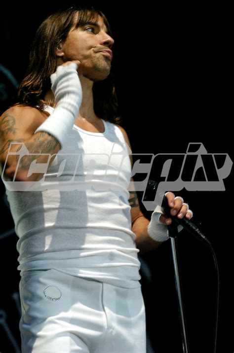 Red Hot Chili Peppers Performing Live In 2004 Iconicpix Music Archive