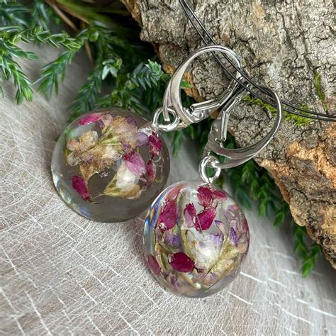 Herbarium Jewelry Biżuteria z żywicy i naturalnych roślin wykonywana