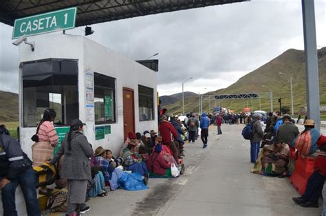 Puno Bloquean Vía Interoceánica Por Incremento De Tarifas De Peaje Fotos Peru El Comercio