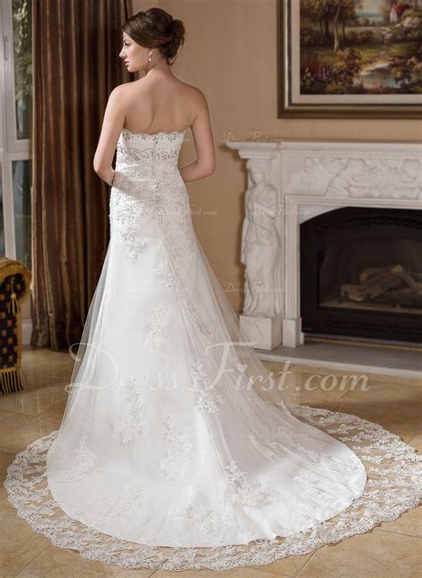 A Line Princess Strapless Chapel Train Tulle Wedding Dress With Beading