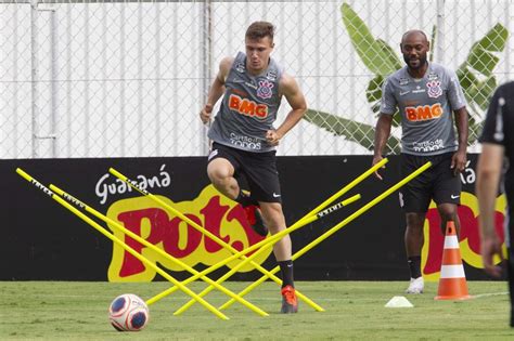 Piton vai bem na Florida Cup e ganha espaço no Corinthians Central do