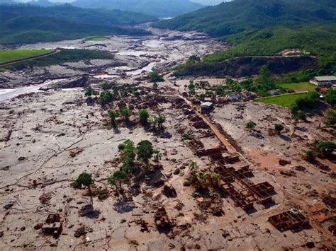 Rompimento da barragem da Samarco Desastre em Mariana é o maior