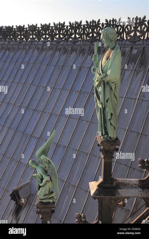 France Paris Ile De La Cite Notre Dame De Paris Cathedral The Apostles Statues At The Base