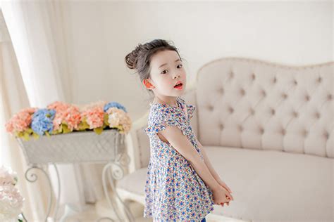 Tan chảy trước vẻ đẹp thuần khiết như sương mai của hot girl nhí xứ Hàn