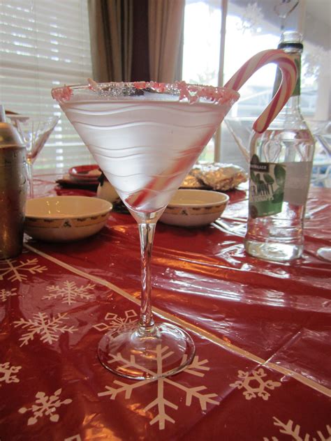 Peppermint Schnapps And Vanilla Vodka Martinimerry Christmas Best Christmas Cocktails