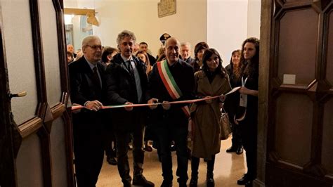 Fermo Il Sottosegretario Vittorio Sgarbi Inaugura La Mostra I Pittori