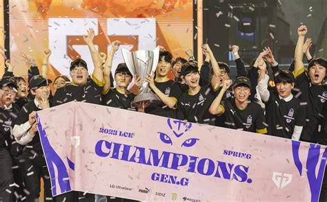 젠지 T1 꺾고 LCK 스프링 우승 트로피 차지 쿠키포토 네이트 스포츠