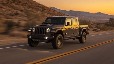 Desert Rated Jeep Gladiator Mojave Pre Empts Ford Bronco Raptor Pickup