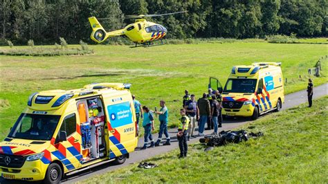 Motorrijder Vliegt Over De Kop Van De Dijk Bij Olst En Raakt Ernstig