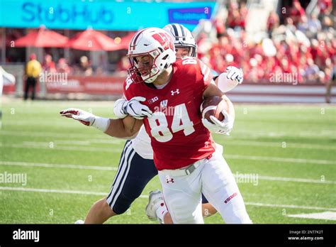 Wisconsin Badgers tight end Jake Ferguson (84) carries the ball during ...