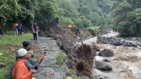 Update Banjir Bandang Sumbar Bnpb Korban Tewas Dari Agam Tanah