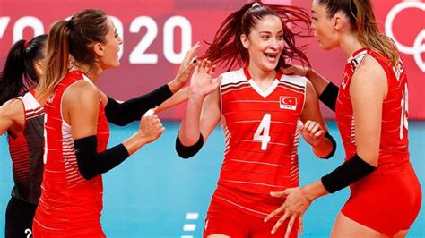 Ne Zehra Ne De Hande G Zel Voleybolcu Tu Ba Eno Lu Ndan Hayranlar N