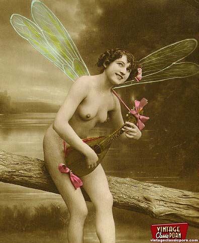 Vintage Naked Chicks Using Color Tints In Thirties