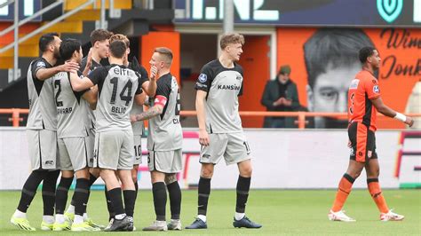 AZ Geeft Hekkensluiter FC Volendam Pak Slaag En Houdt FC Twente In