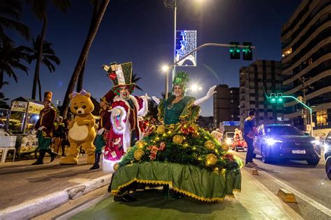 GazetaWeb Abertura de Natal atrai multidão para a orla de Maceió