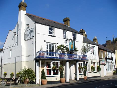 The Flowerpot Hotel Sunbury On Thames © Colin Smith Geograph