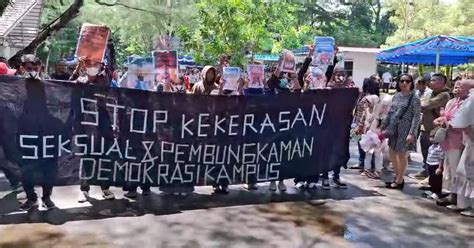 Demo Mahasiswa Kecam Maraknya Kasus Pelecehan Seksual Di Kampus Unpatti