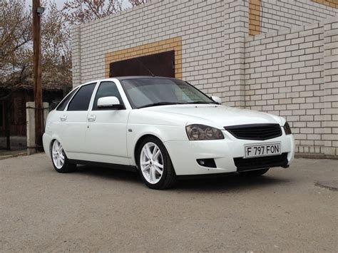 Добавим белого, и немного ближе к земле)) — Lada Приора хэтчбек, 1,6 л ...