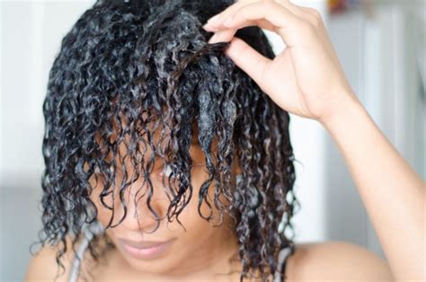 Démêler Les Cheveux Crépus Naturels Sans Peigne Au Doigt Astuces Et